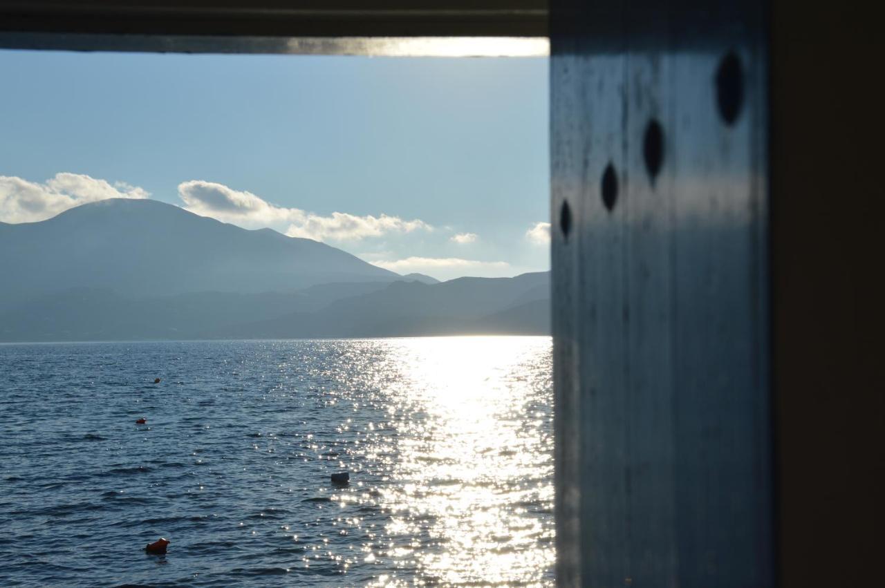 Captain'S Boathouse, Klima Beach Exterior photo