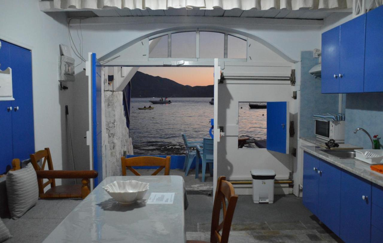 Captain'S Boathouse, Klima Beach Exterior photo